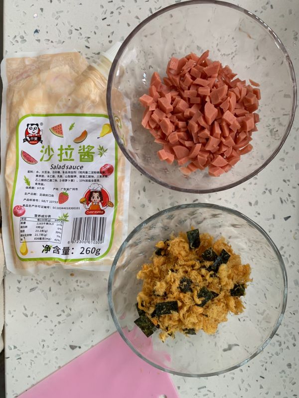 火腿肠肉松面包