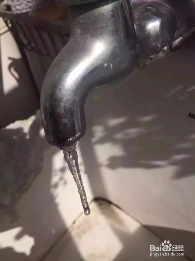 水管被冻住该怎么办呢?