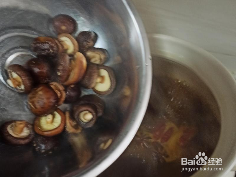 川味土豆香菇烧鸡的做法