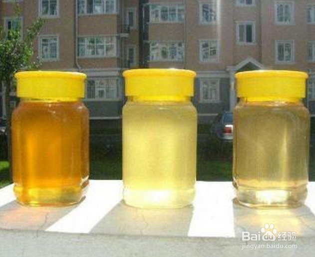 蜂蜜表面有一层白色泡沫且有酸味是什么情况