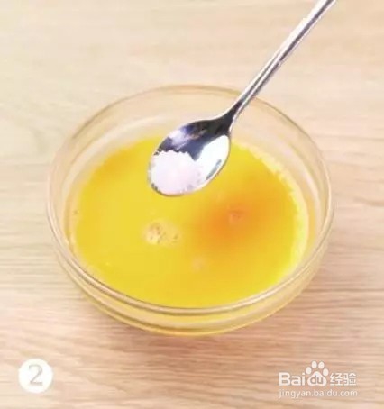 苦瓜炒蛋 一半是淡淡的苦，一半是淡淡的鲜甜