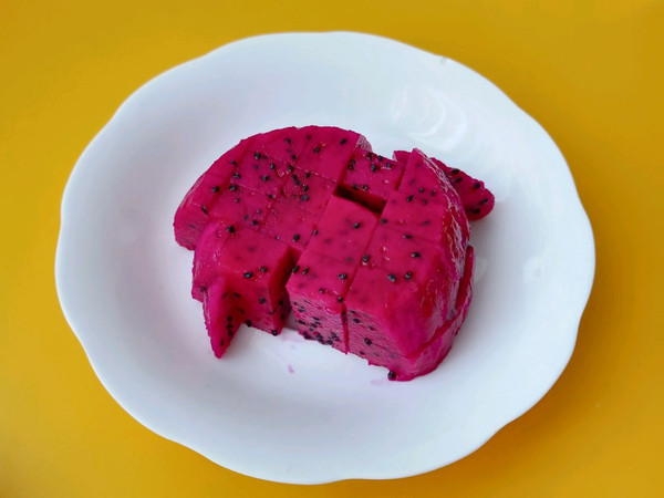 火龙果蜜桃气泡水