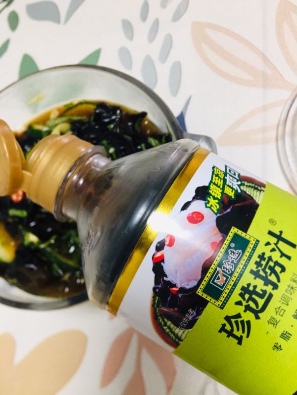 捞汁黑木耳拌黄瓜