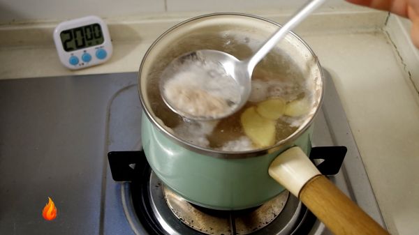 家常青椒回锅肉