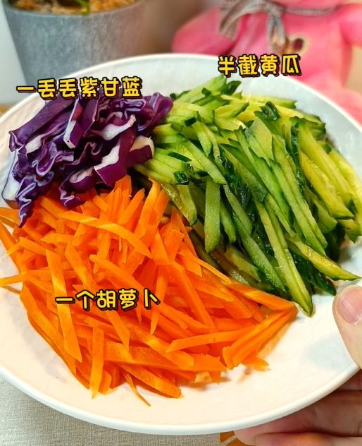 周末轻松早餐炸酱面