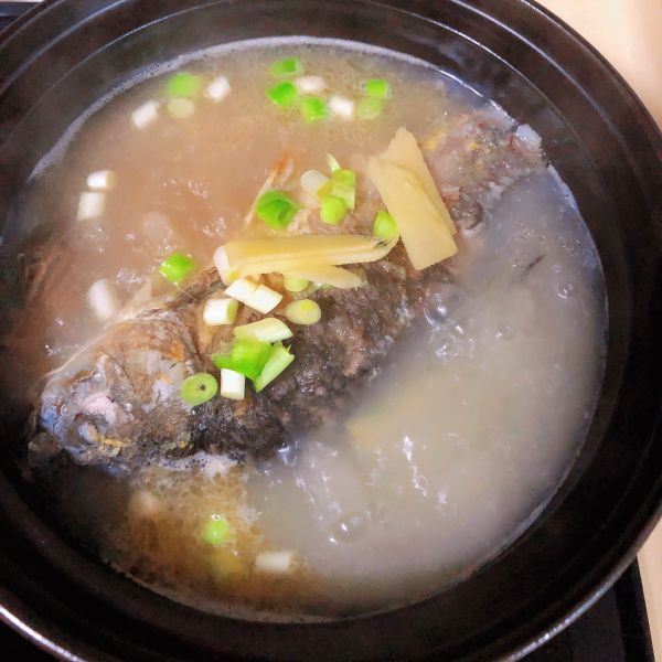 松茸豆腐鲫鱼汤