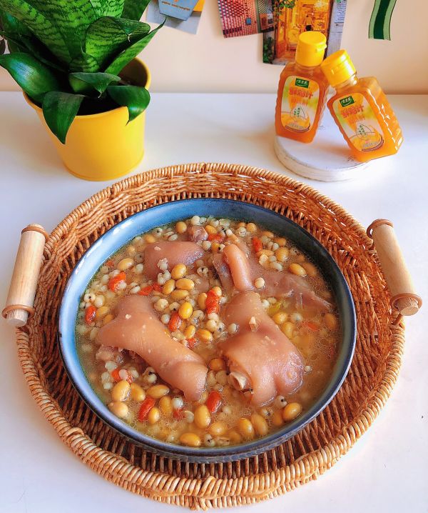 黄豆薏米猪蹄汤