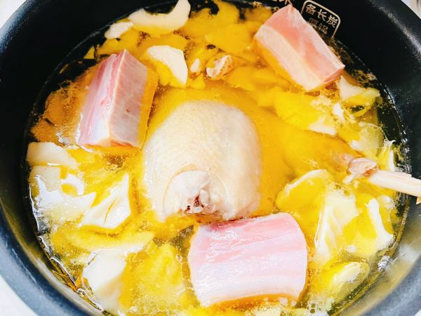 花样竹笋刀板肉鸡汤