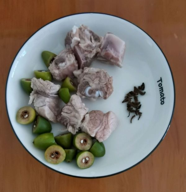 青橄榄石斛排骨汤