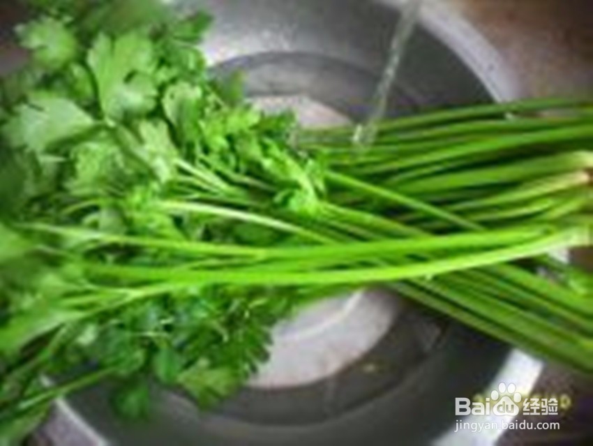 过年芹菜炒肉的做法