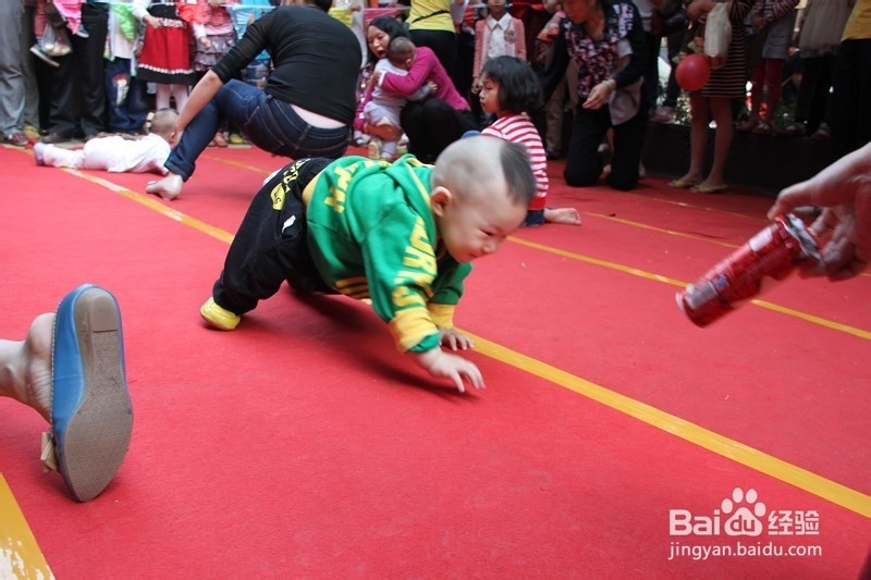 锻炼宝宝爬行健身操