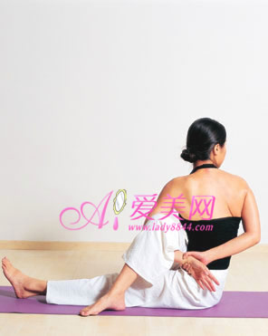 教你瑜伽6式排毒养颜又瘦身