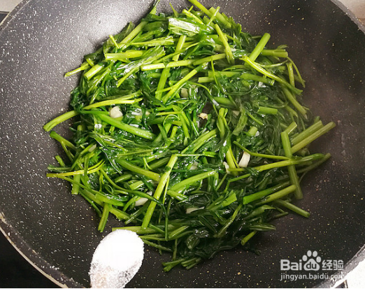 爆炒空心菜，好吃。