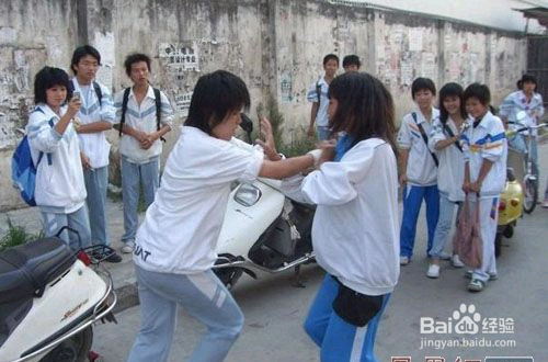 两个人打架,如何有效劝架