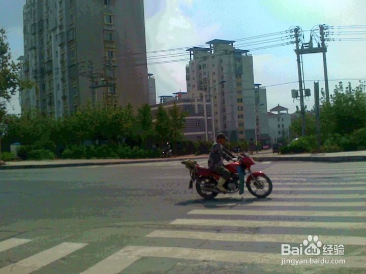 摩托车驾驶员要安全行驶