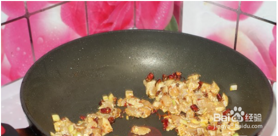 香辣爆炒鸡丁的做法