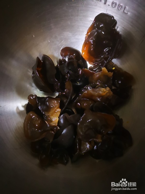 木耳炒蒜苗的做法