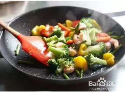 炒菜声音拟声词？