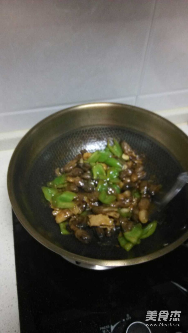 鸡腿菇炒尖椒