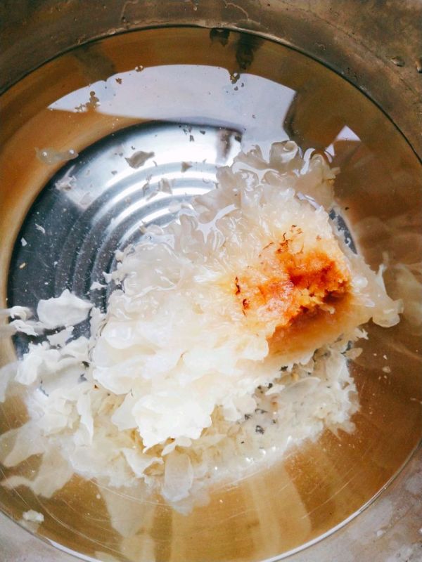 冰糖雪梨银耳羹