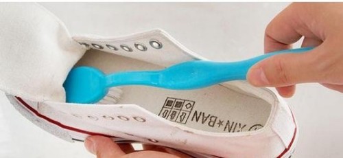 小苏打加白醋洗鞋步骤