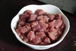 食补养生香辣蚕豆玉米牛肉粒的做法