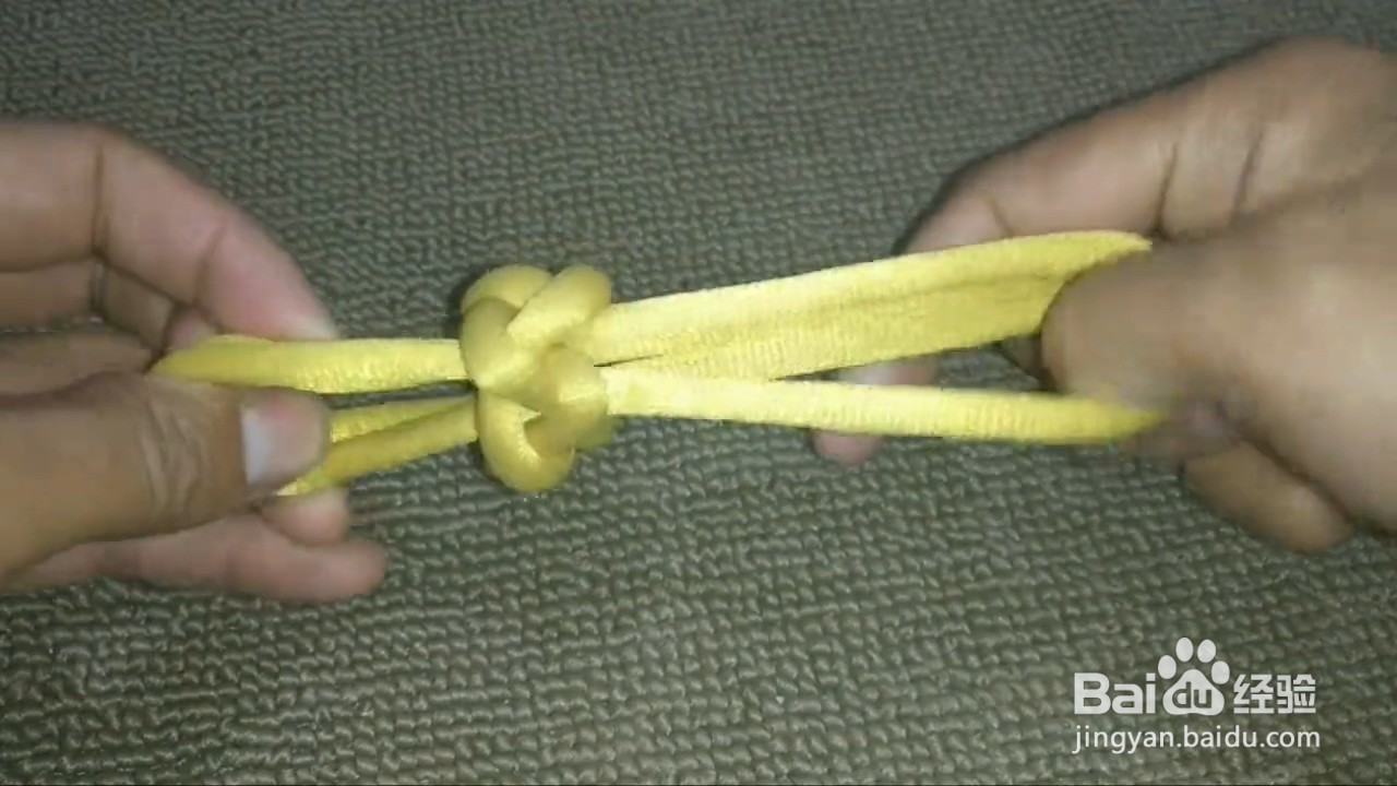 如何打双扭结?