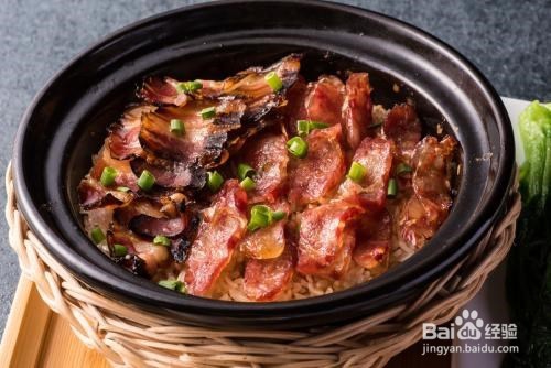 美味早餐之煲仔煎蛋叉烧饭