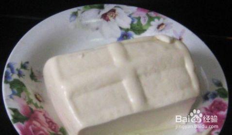 一步步做馋嘴的梭子蟹胡萝卜豆腐汤