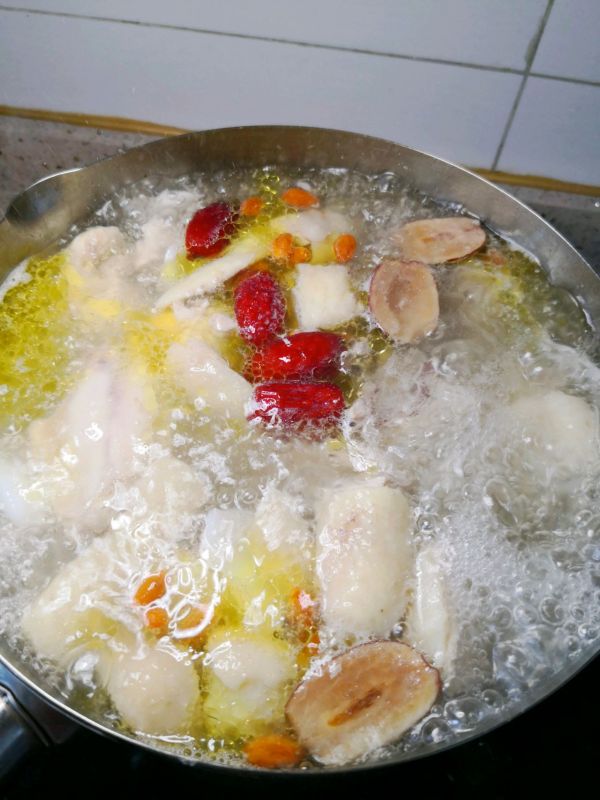 #美食视频挑战赛# 椰子鸡汤