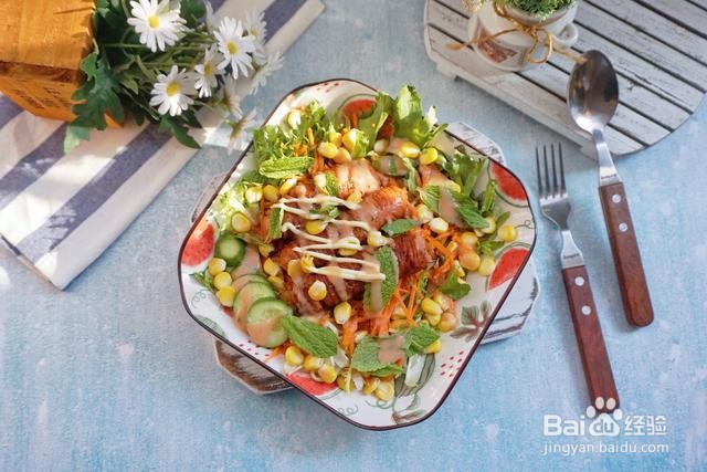 家庭自制热狗肠鲜蔬沙拉