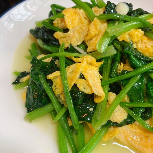 家常菠菜炒鸡蛋