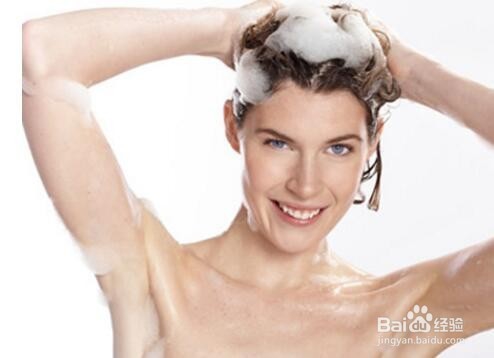 听中西医建议,间隔几天洗头才好