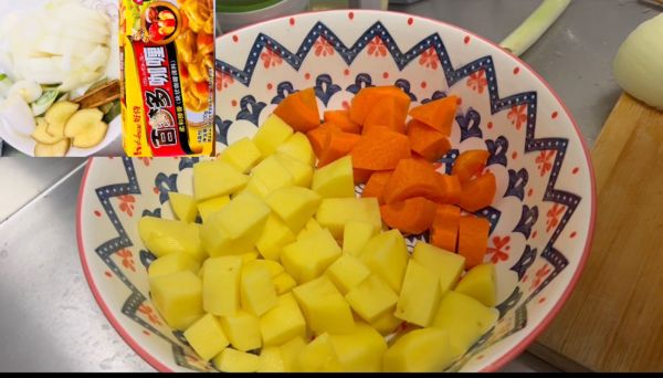 咖喱土豆炖牛肉