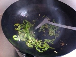 家常菜（尖椒豆腐皮）