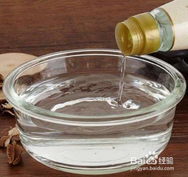 如何清理婚房墙上的点胶