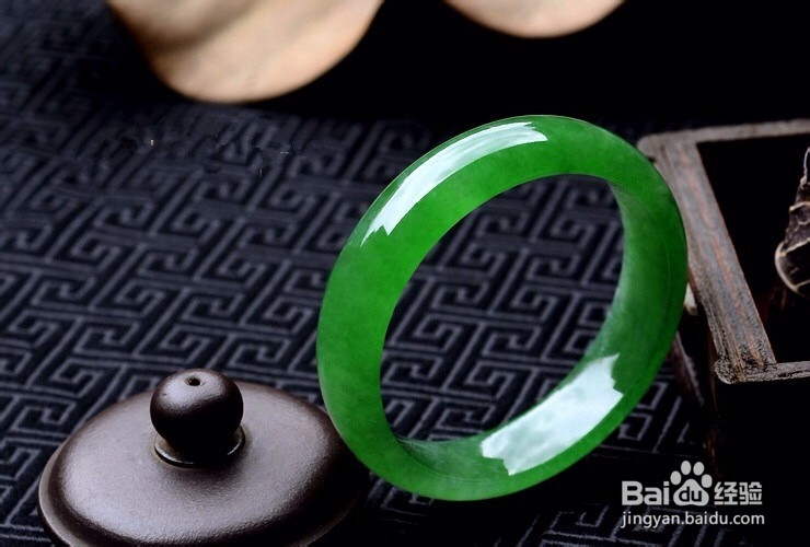 玉镯应该戴在哪只手