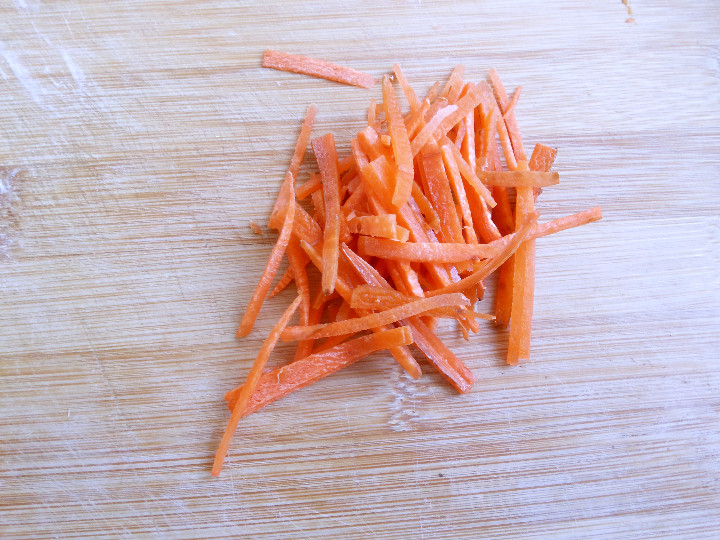 蒜苗豆腐皮怎么做,我教你呀