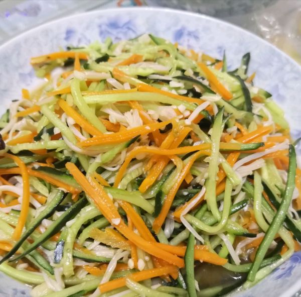 黄瓜凉拌金针菇