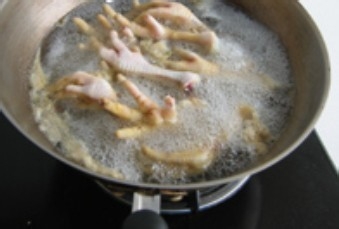 教你怎样轻松烹出健康卤味鸡爪