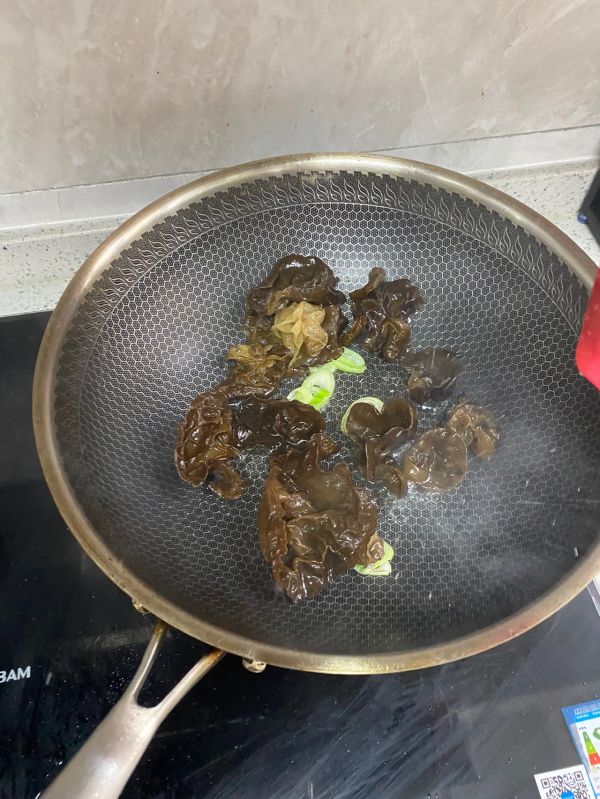 黄瓜木耳炒鸡蛋