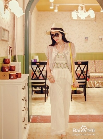 菜鸟必学盛夏搭配术 轻熟女美搭最浪漫