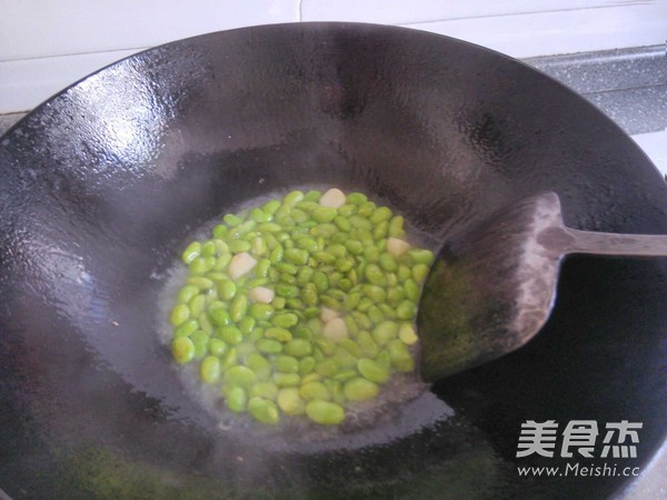 蛋清炒毛豆的做法