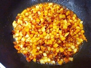 土豆肉丁盖浇饭的做法