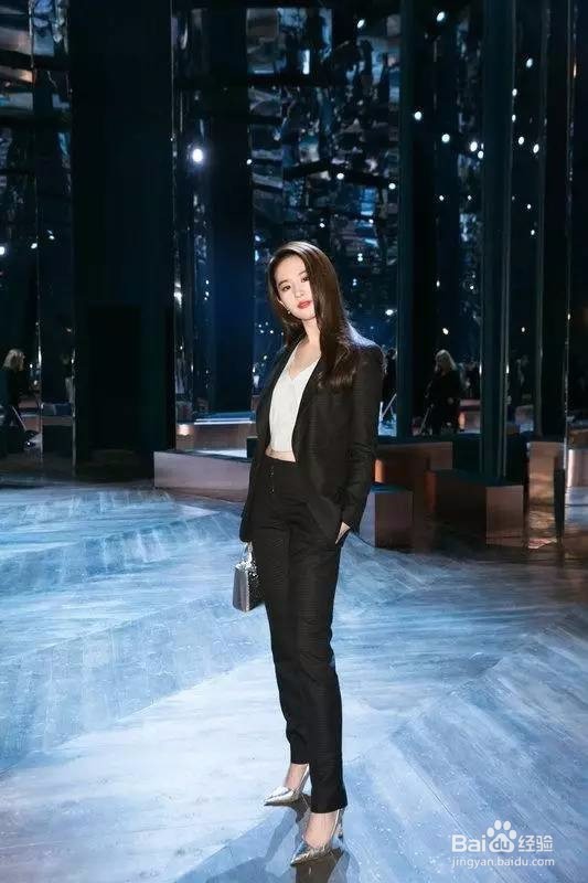 刘亦菲袁姗姗春季必备外套，到底有什么魅力？
