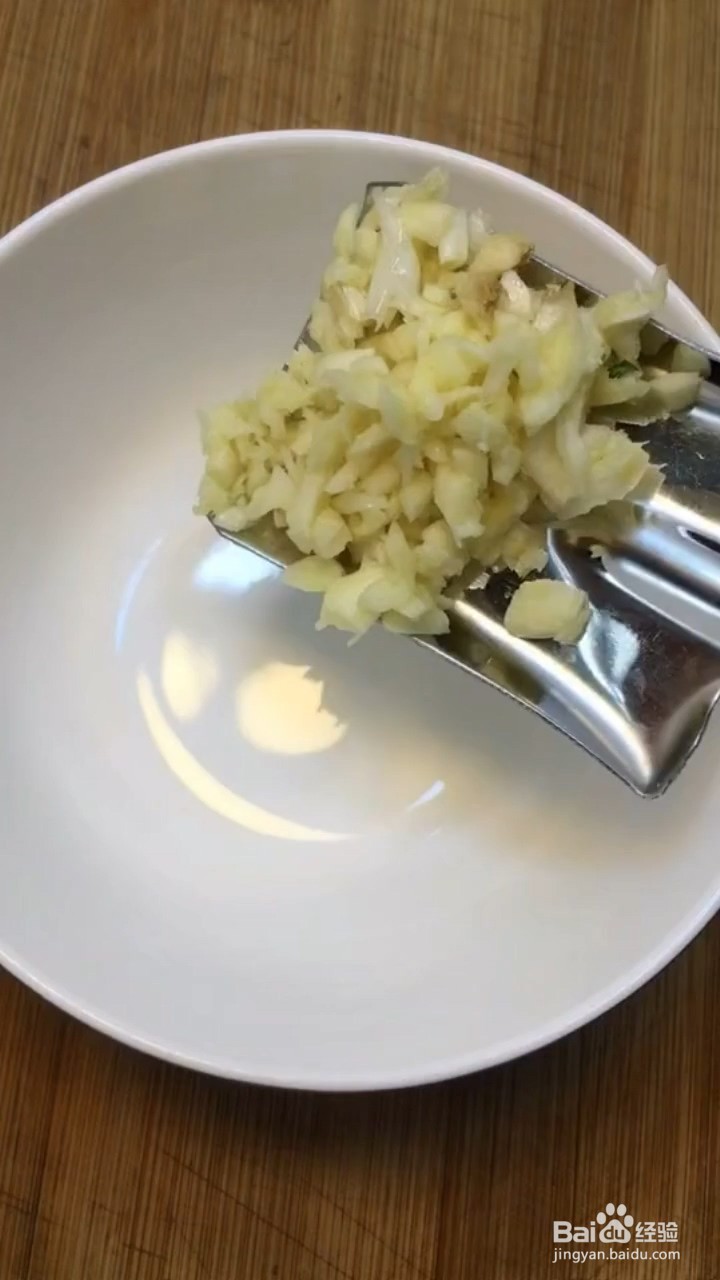 如何制作咸蛋豆腐
