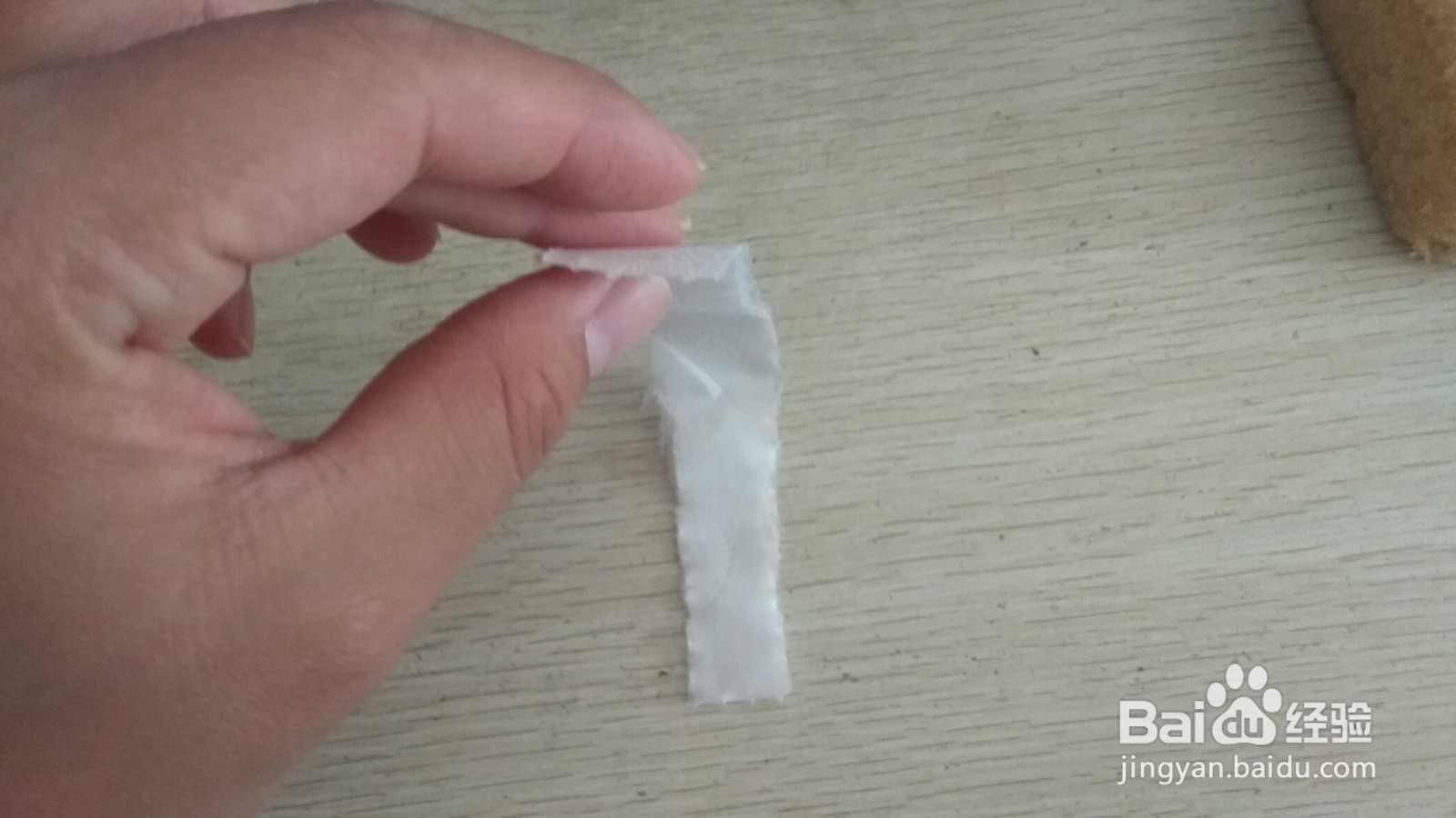 如何用一条手纸做S形的简易的中性笔的支架