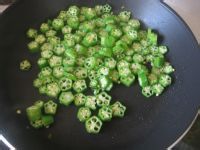 秋葵炒蛋的做法