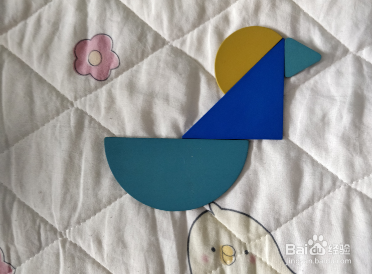 用形状积木怎么拼一只木马？