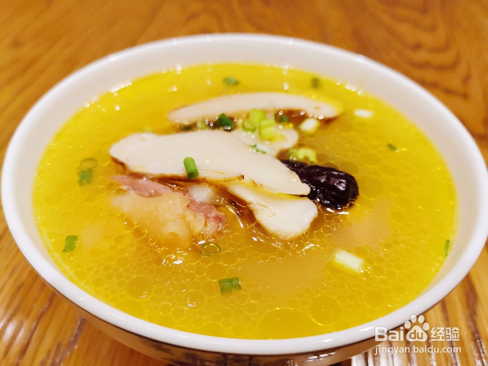 奶奶教你做鲜松茸土鸡汤